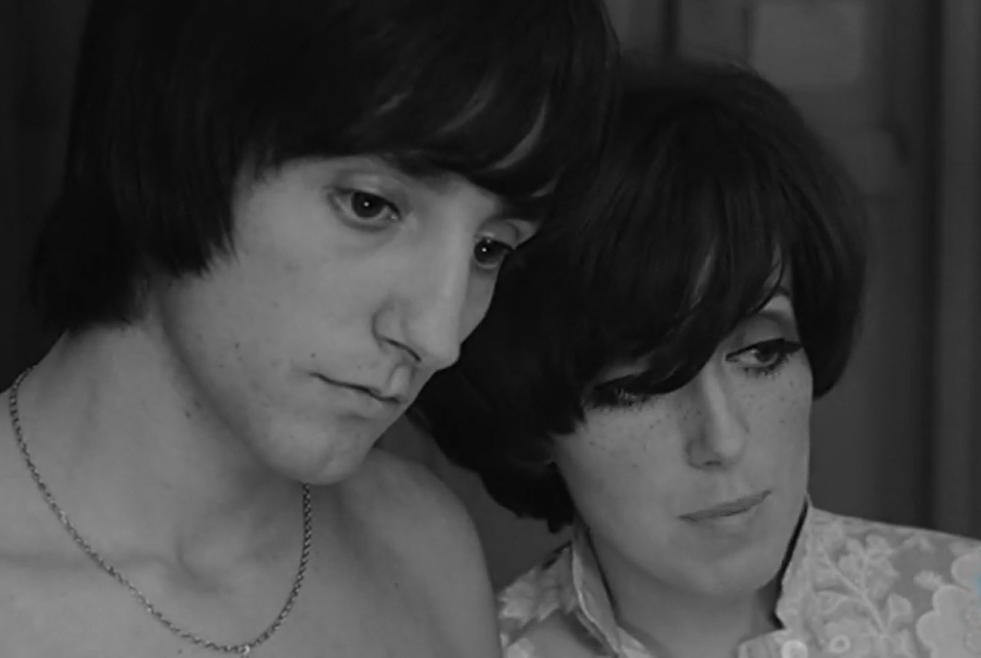 Adolfo con la actriz Guillermina Mota en un fotograma de la película 'Topical Spanish'