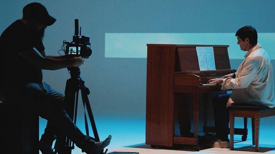 Marcos Vidal durante la grabación de un videoclip.