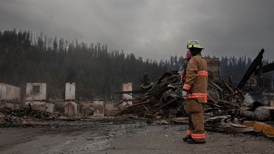 Un bombero en Alberta, Canadá