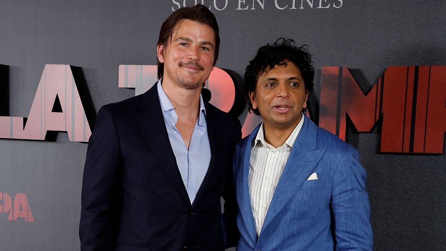 Josh Hartnett y M. Night Shyamalan en el estreno en Madrid de 'La Trampa' (EFE / J.P.Gandul)