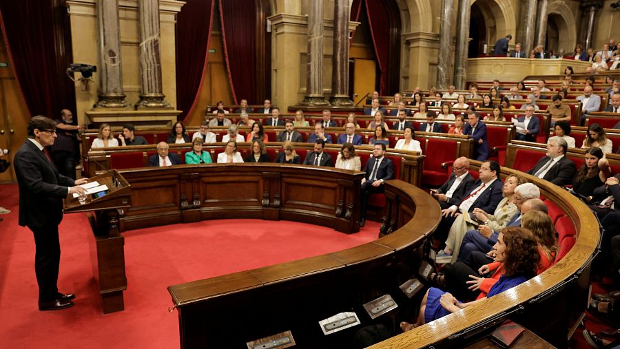 Salvador Illa habla en el Parlament