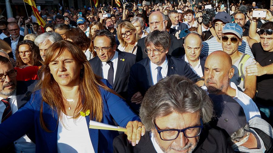 Puigdemont acompañado por dirigentes de Junts