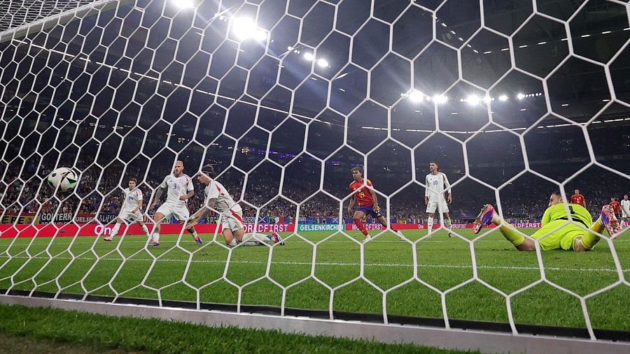 Gol en propia puerta de Calafiori en el partido de España frente a Italia en la Eurocopa de fútbol 2024