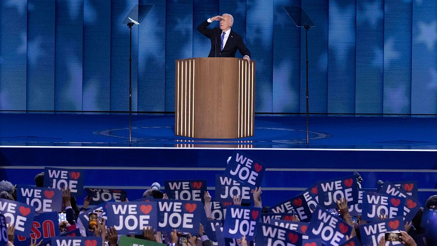 Biden habla en la inauguración de la Convención Nacional Demócrata (DNC) en el United Center de Chicago, Illinois.