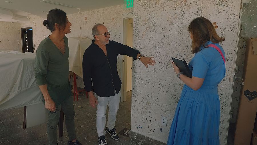 Julio Iglesias, Chabeli Iglesias y Emilo Estefan visitan el restaurante que los hermanos van a reformar en ocean drive