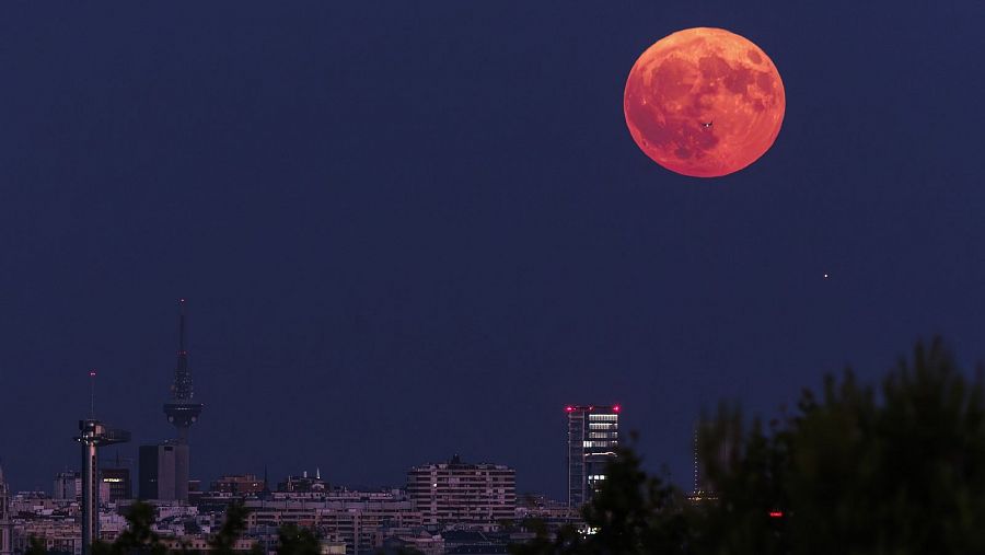 La luna azul desdePozuelo de Alarcón, Madrid