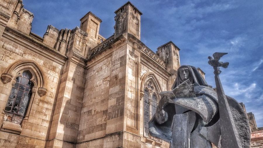 El sepulcro de Santa Teresa de Jesús se abre 110 años después para estudiar el estado de conservación del cuerpo