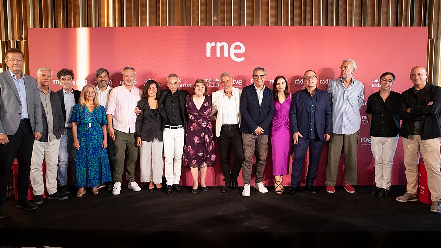 Foto de familia de directivos de RNE, en la presentación de la temporada