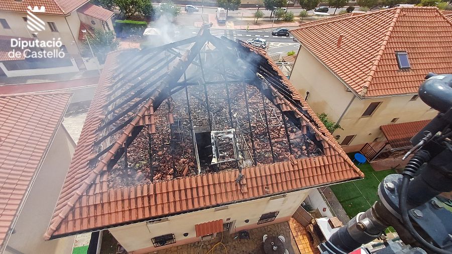 Un rayo impacta en el tejado de una casa en Castellón, en Valencia