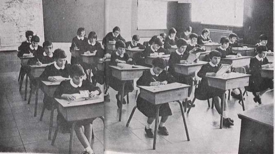 Colegio católico durante los años 60