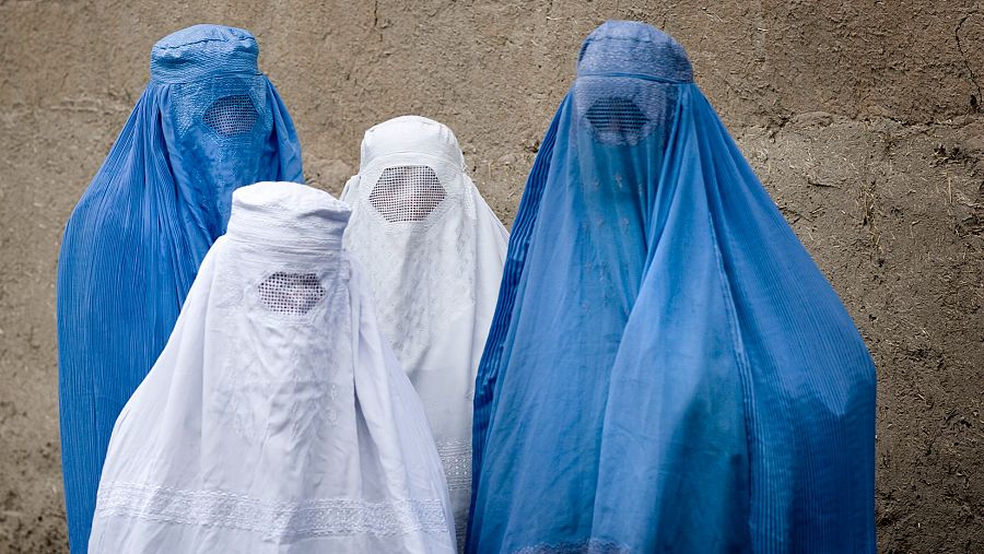 Una iniciativa española quiere llevar a la justicia internacional la causa de las afganas silenciadas