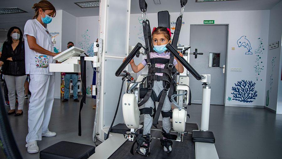 Lokomat infantil en el Hospital Nacional de Parapléjicos.