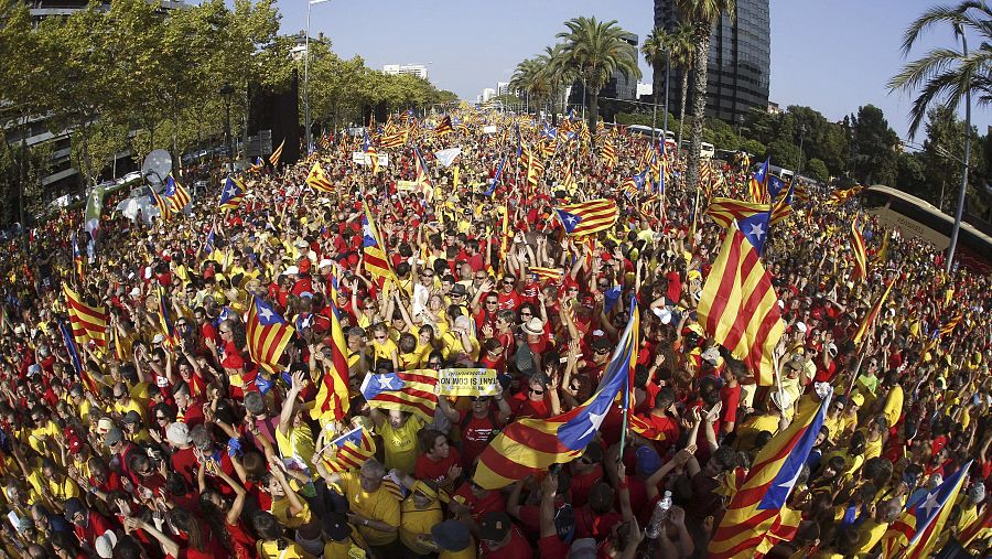 Multitudinaria manifestación independentisa por la Diada de 2014, dos meses antes del primer referéndum