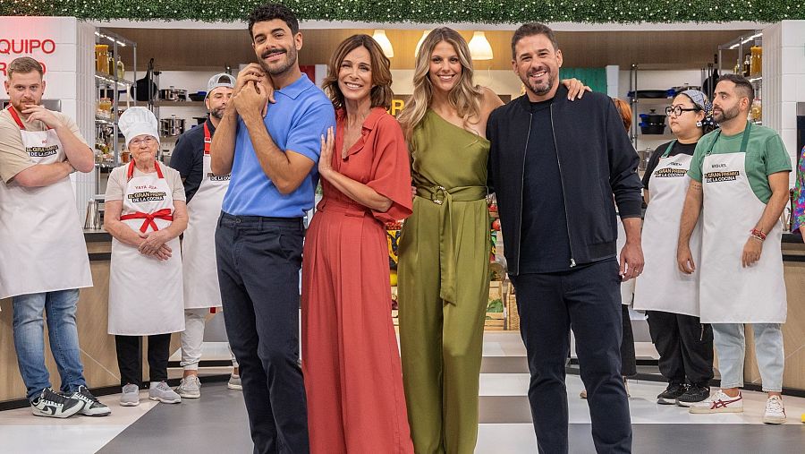 Presentadores y jurado en el plató de 'El gran premio de la cocina'