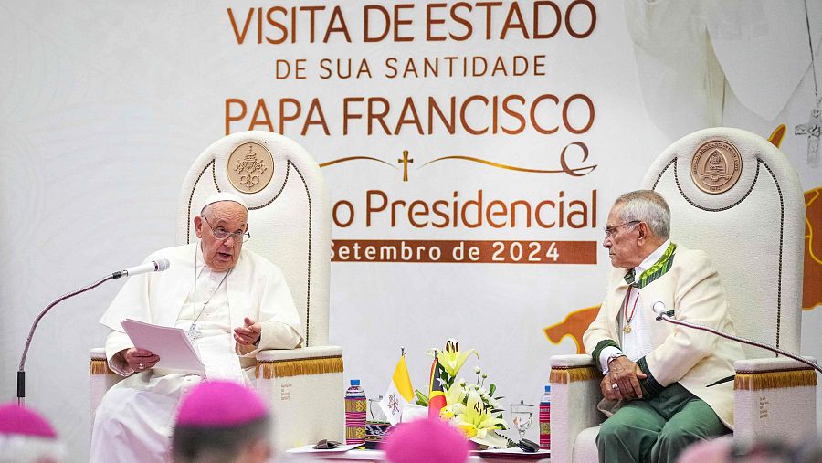 Francisco y el José Ramos-Horta, presidente de Timor Oriental, durante su primer discurso a las autoridades.