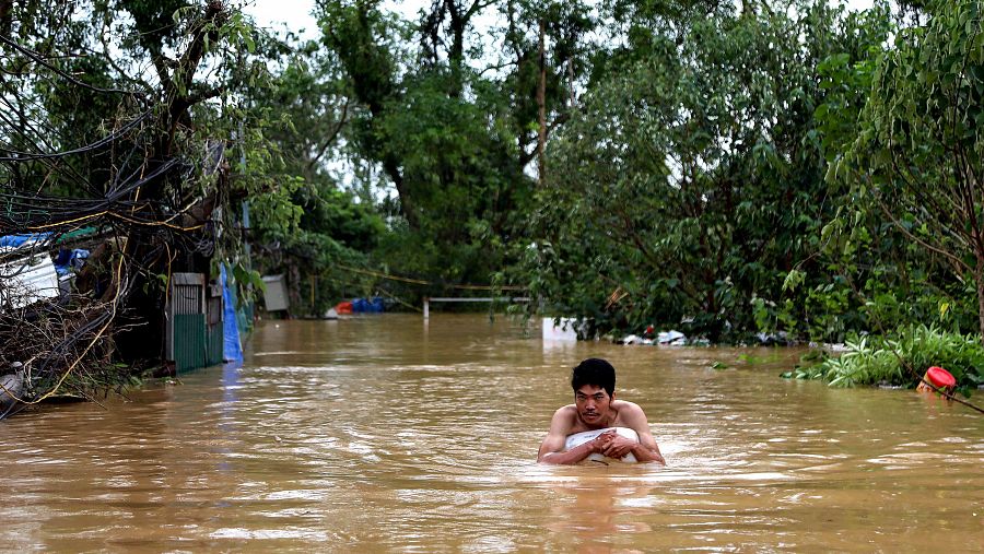 Inundaciones y corrimientos de tierra a causa del tifón Yagi en Vietnam