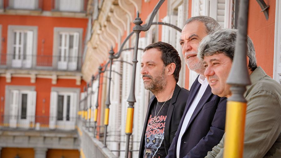 Mercero, Díaz y Martínez en un balcón de la Plaza Mayor