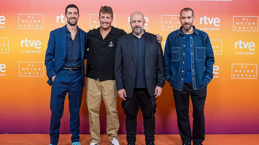 David Broncano, junto al equipo de 'La Revuelta'