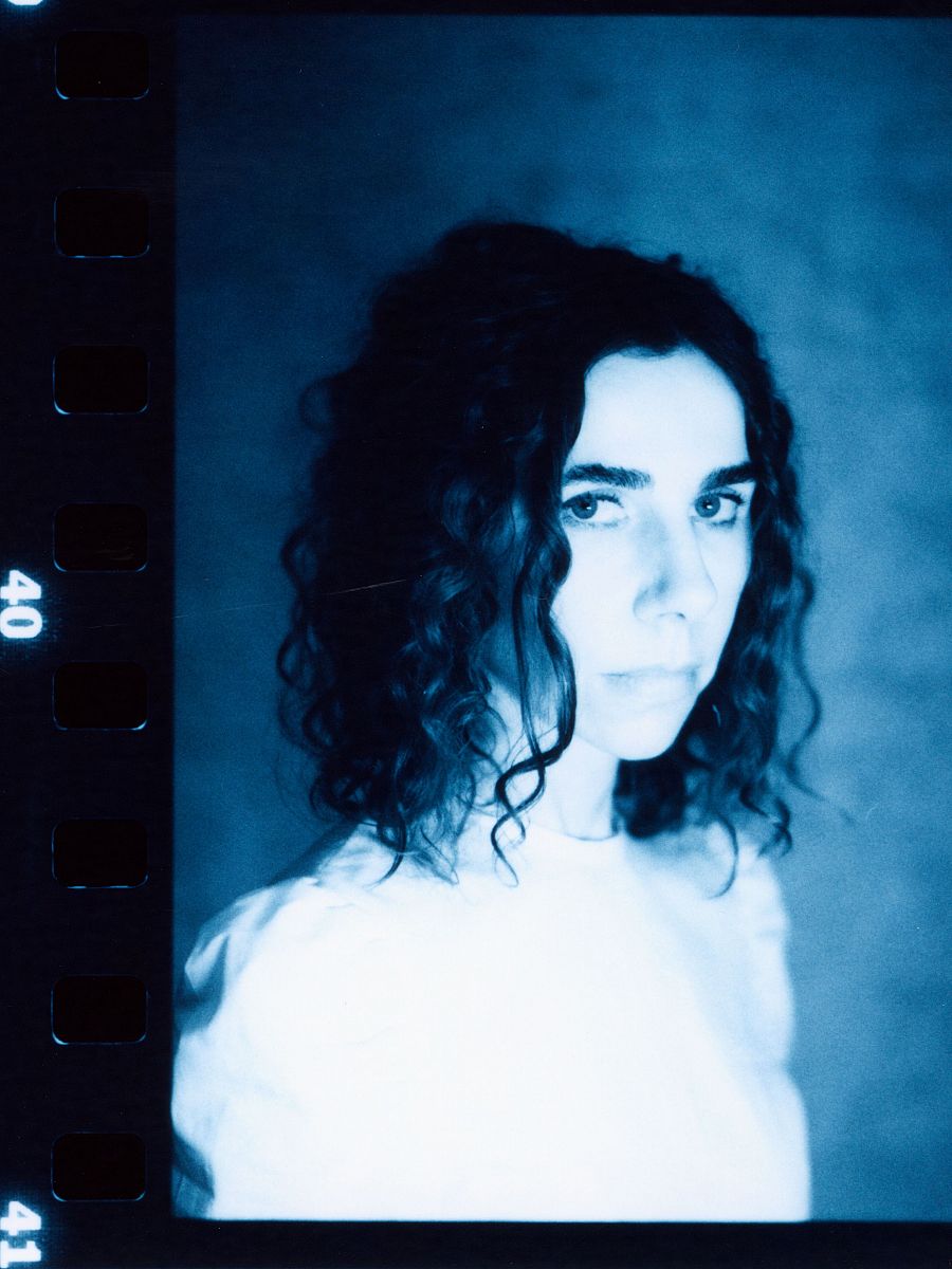 PJ Harvey en una imagen promocional | Steve Gullick