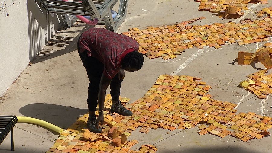 El ghanés Serge Attukwei Clottey es uno de los artistas invitados al Año Tàpies.