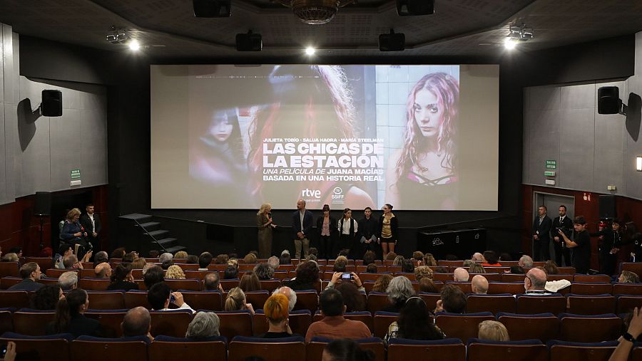 Otro momento de la presentación de 'Las chicas de la estación'