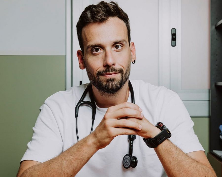 El doctor Faus pasa consulta en La Laguna y habla de salud en Instagram y TikTok