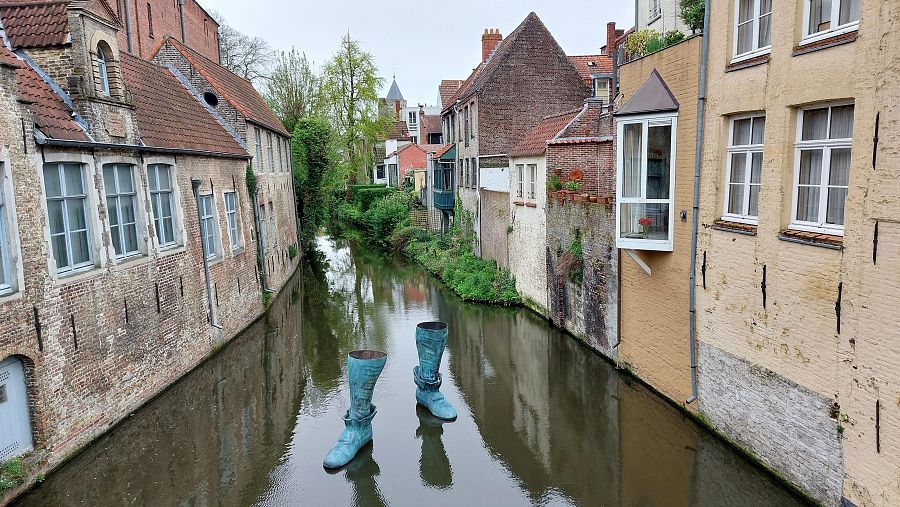 ‘Who?’ del artista colombiano Iván Argote