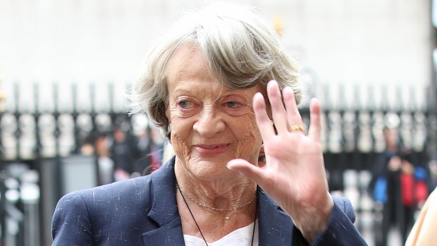 Maggie Smith atendiendo al evento de agradecmiento en honor a Sir Peter Hall expresidente del Teatro Nacional, en Londres