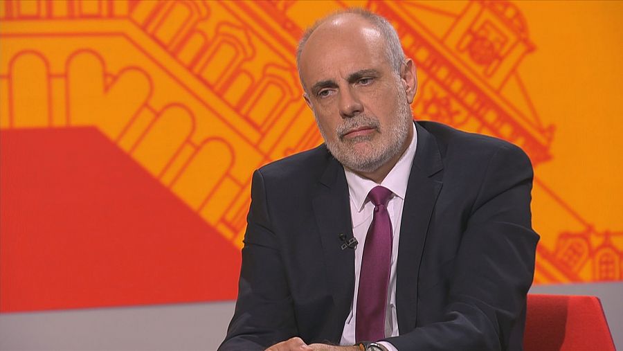 Joan Ridao assegut al plato del programa 'Aquí parlem'