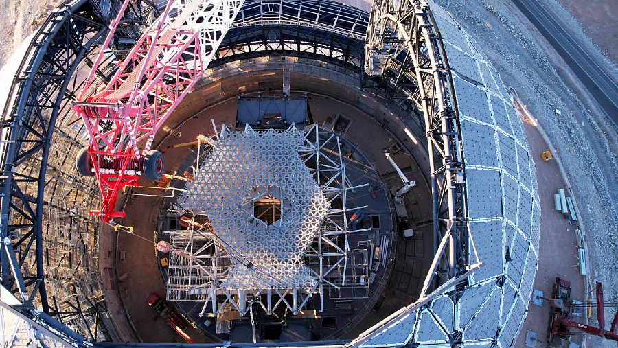 Vista superior de la cúpula parcialmente construida del Extremely Large Telescope de ESO