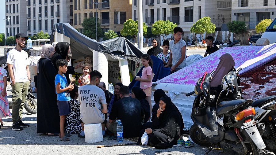 Miles de personas huyen de los ataques de Israel en el Líbano