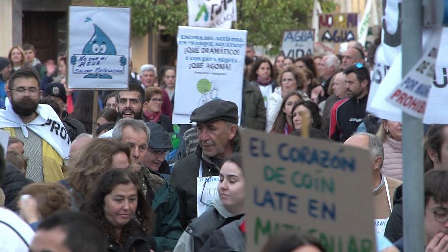 Más de 5 mil personas se han manifestado en contra del megaproyecto deportivo