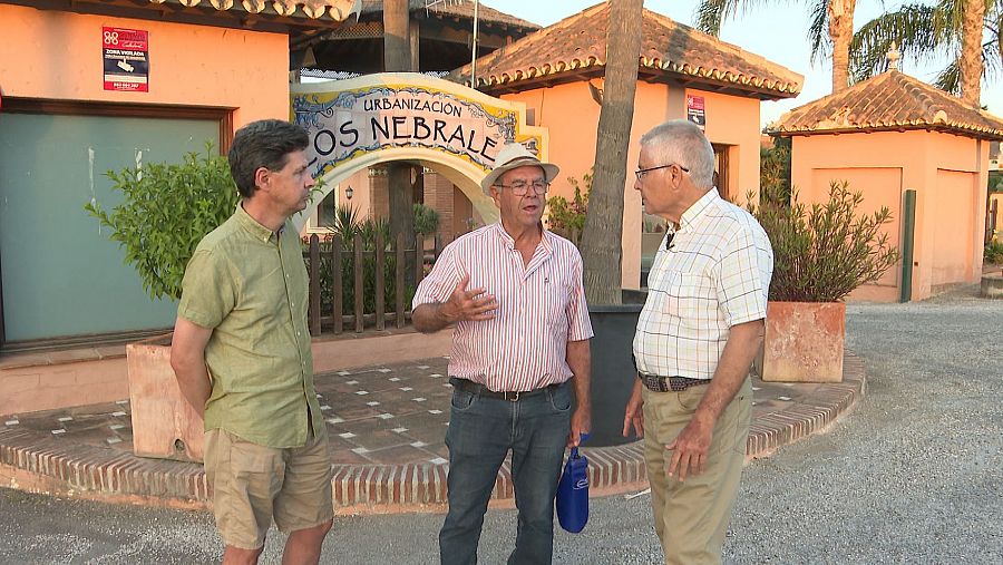 Los vecinos de urbanizaciones colindantes ya han sufrido restricciones de agua y temen éste y otros muchos problemas