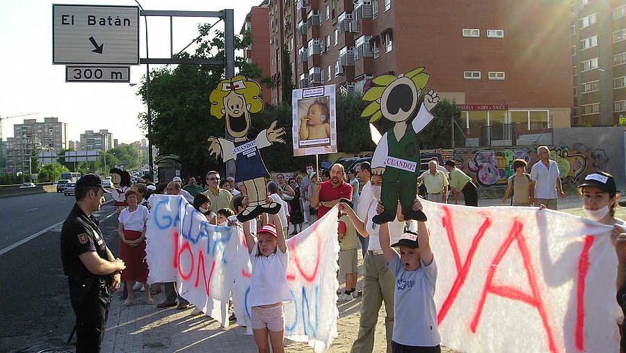 Primera movilización en las calles del barrio de Batán en el año 2005