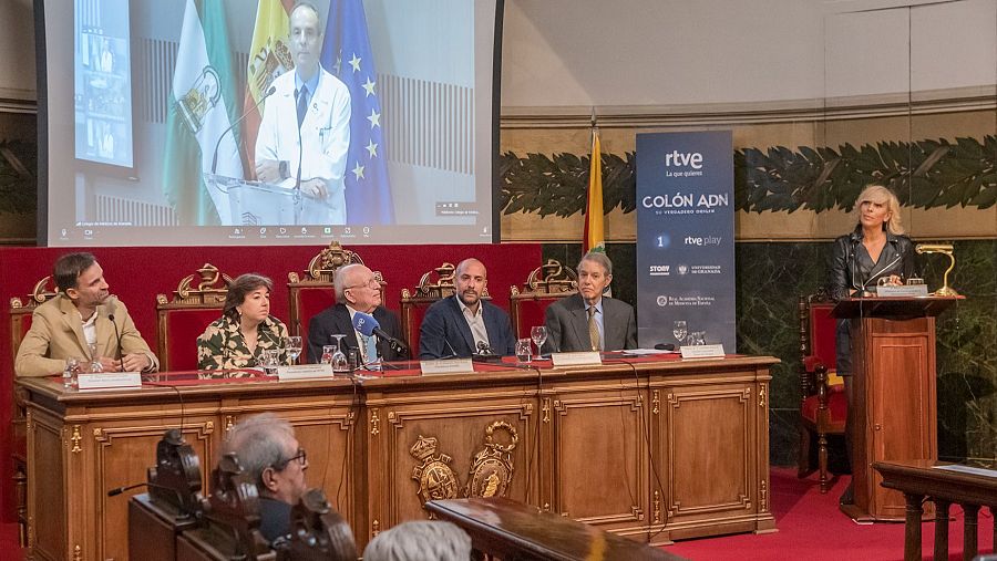 La Real Academia de Medicina ha acogido la presentación de 'Colon ADN'