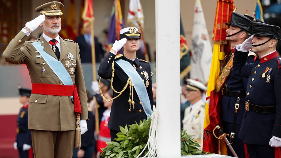 Desfile de las Fuerzas Armadas 12-0: Ofrenda floral del rey y Leonor a los caídos