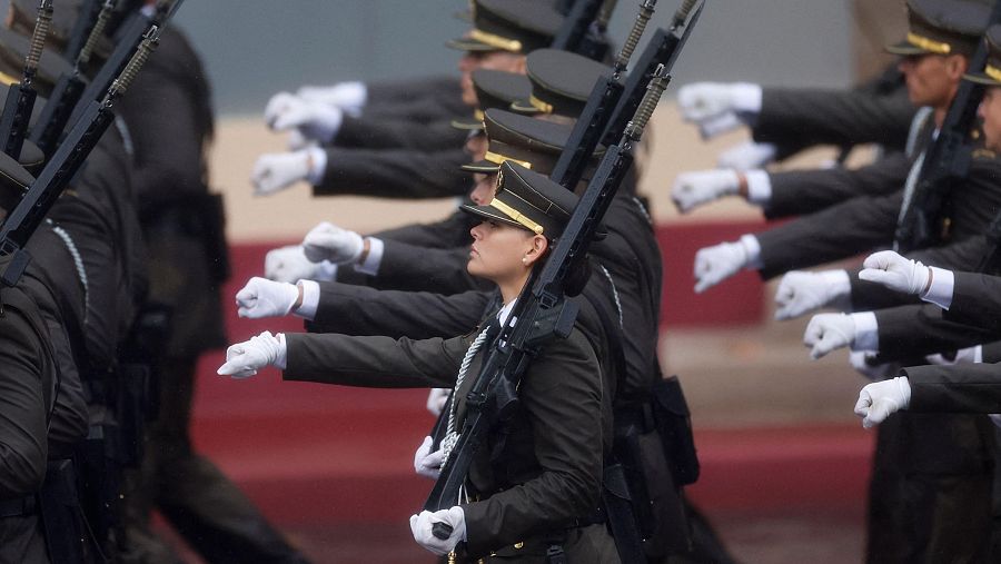 Desfile de las Fuerzas Armadas 12-0