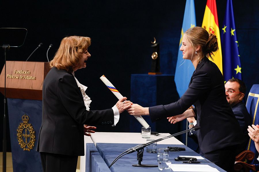 La escritora rumana de poesía, Ana Blandiana, recoge el Premio Princesa de Asturias de las Letras