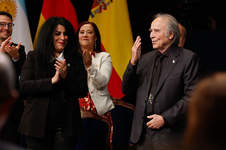 Joan Manuel Serrat, tras cantar 'Aquellas pequeñas cosas' en los Premios Princesa de Asturias 2024