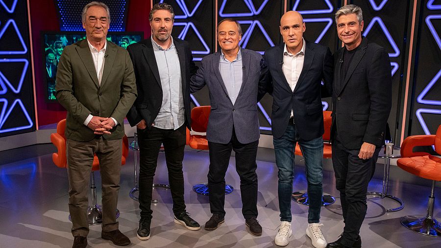 Conexión Vintage Fútbol Sala: Felipe Fernández junto a los invitados Javier Lozano, Juan José Rodríguez-Navia, Javier Rodríguez y Julio García Mera.