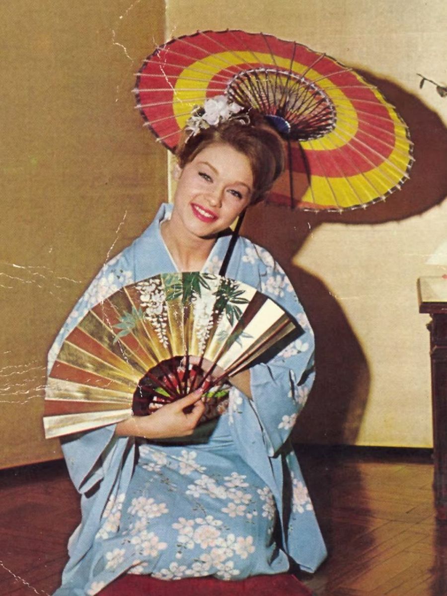 Marisol durante su viaje a Japón en 1966, con 18 años