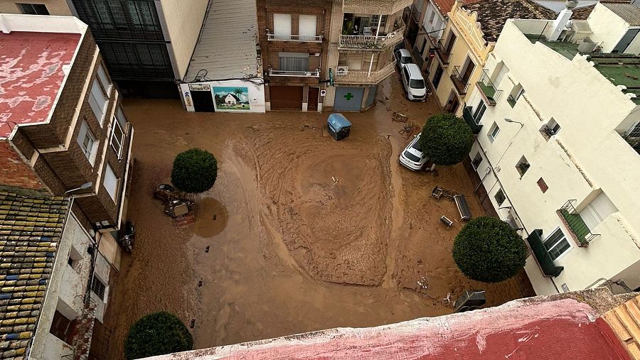 Massanassa, Plaza de la Constitución