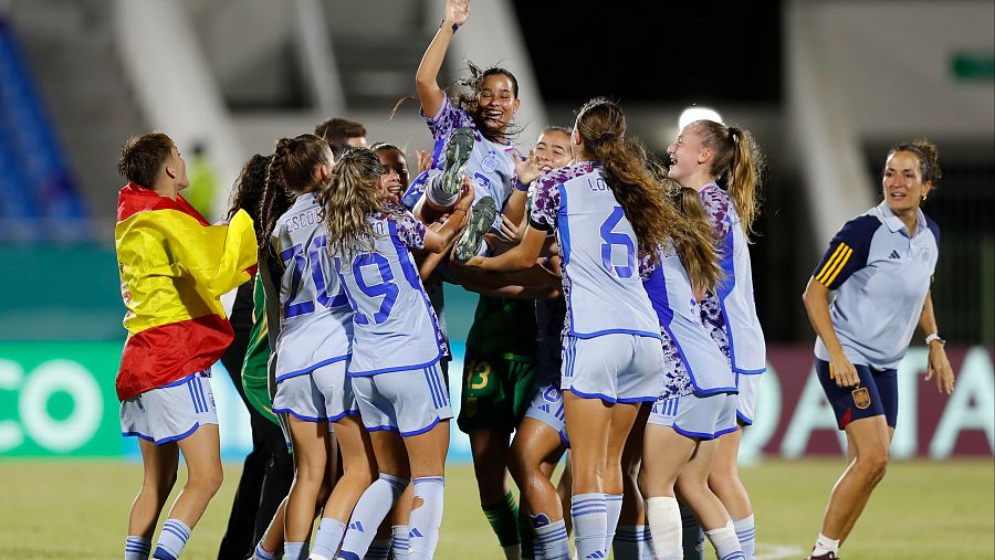 Jugadoras de España celebran la victoria en la semifinal de la Copa Mundial Femenina sub-17