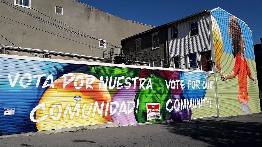 Un mural anima al voto de la comunidad latina en el centro de Allentown