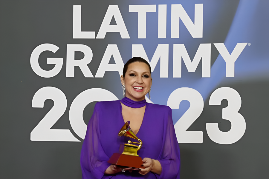 Niña Pastori tras recibir el Latin Grammy a mejor álbum de música flamenca por 'Camino'