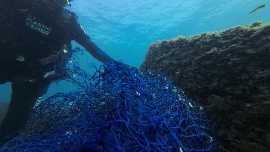 Las redes de pesca abandonadas en el mar pueden ser recicladas para transformarse en material de construcción