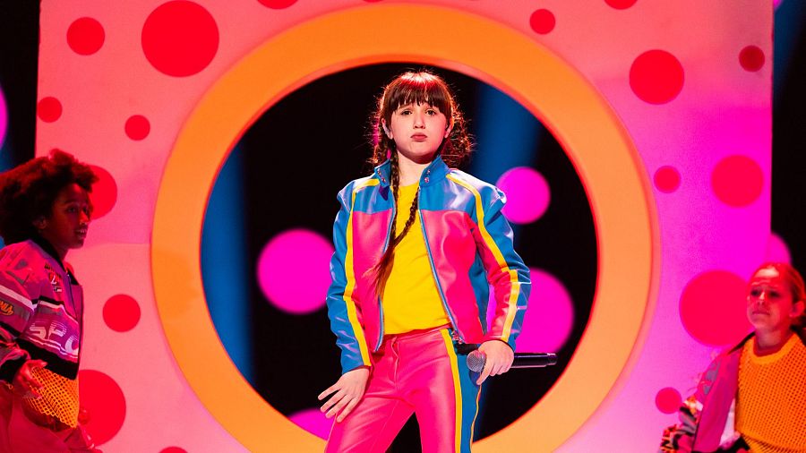 Chloe DelaRosa ensaya 