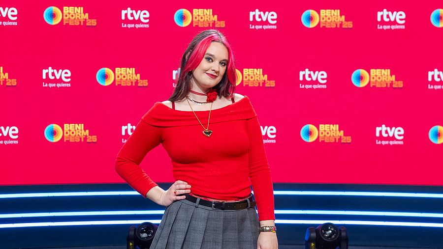 Blanca Paloma, representante de España en Eurovisión, posa en el photocall de Benidorm Fest 25.