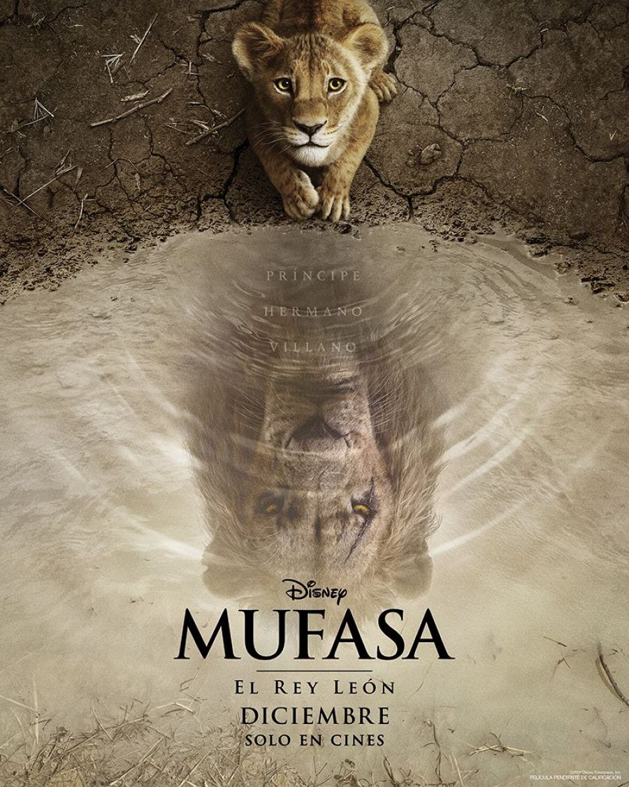 Cartel de 'Mufasa: El Rey León', con un cachorro de león y el reflejo de Mufasa adulto en un charco.