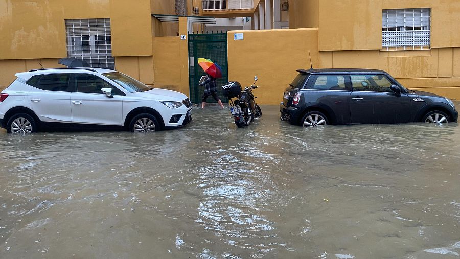 Las trombas de agua y granizo inundan algunas de las principales avenidas de Málaga